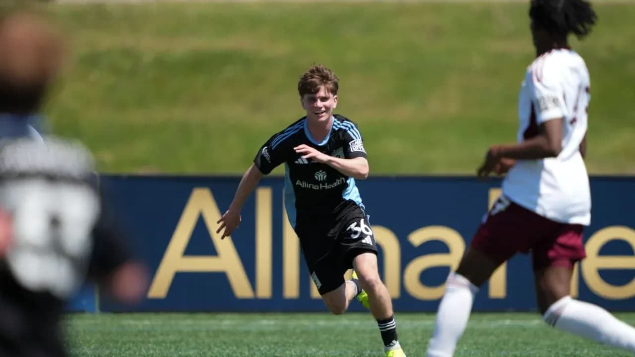 Player sprinting during Minnesota United II match Player sprinting during Minnesota United II match