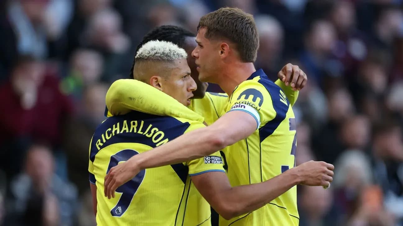 Richarlison celebrating goal with teammates Richarlison celebrating goal with teammates