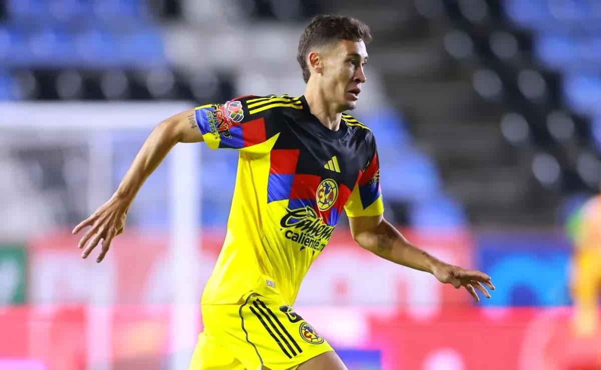 Club America player in action during match Club America player in action during match