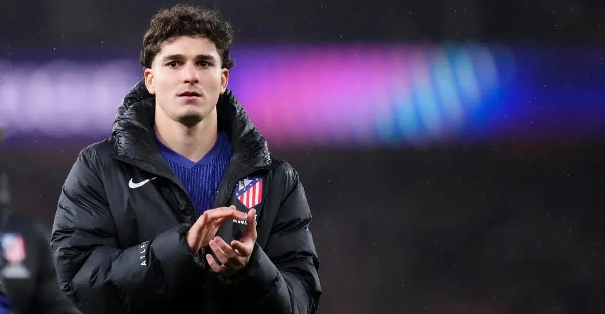Player applauding while wearing Atlético Madrid jacket Player applauding while wearing Atlético Madrid jacket