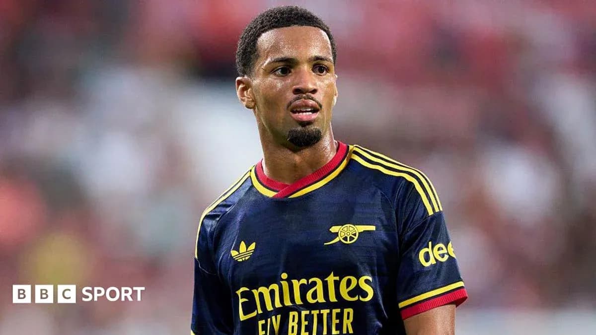 Player in Arsenal jersey during a match Player in Arsenal jersey during a match
