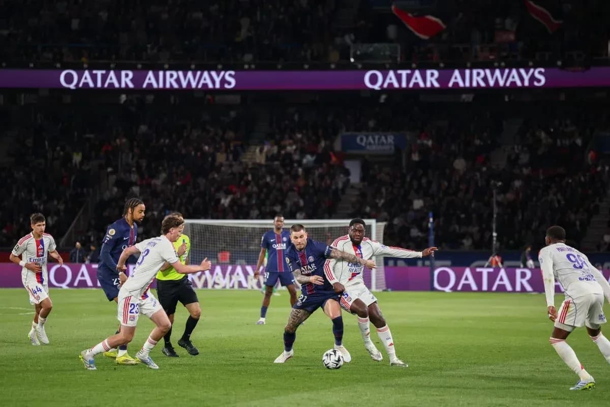 Players contesting possession during PSG match Players contesting possession during PSG match