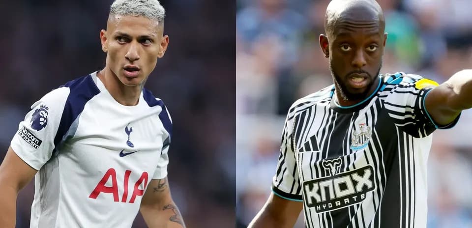 Richarlison and player from Newcastle during match Richarlison and player from Newcastle during match