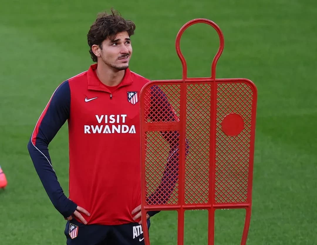 Player standing next to a training dummy Player standing next to a training dummy