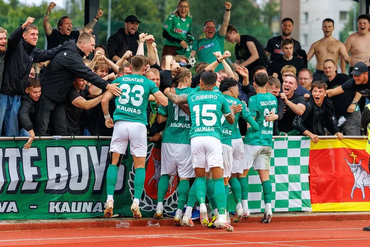 Kauno Žalgiris players celebrating with fans Kauno Žalgiris players celebrating with fans