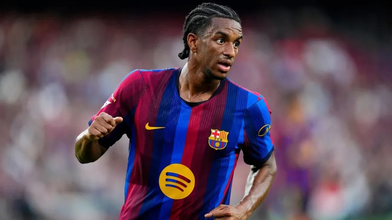 Player in FC Barcelona kit during match action Player in FC Barcelona kit during match action