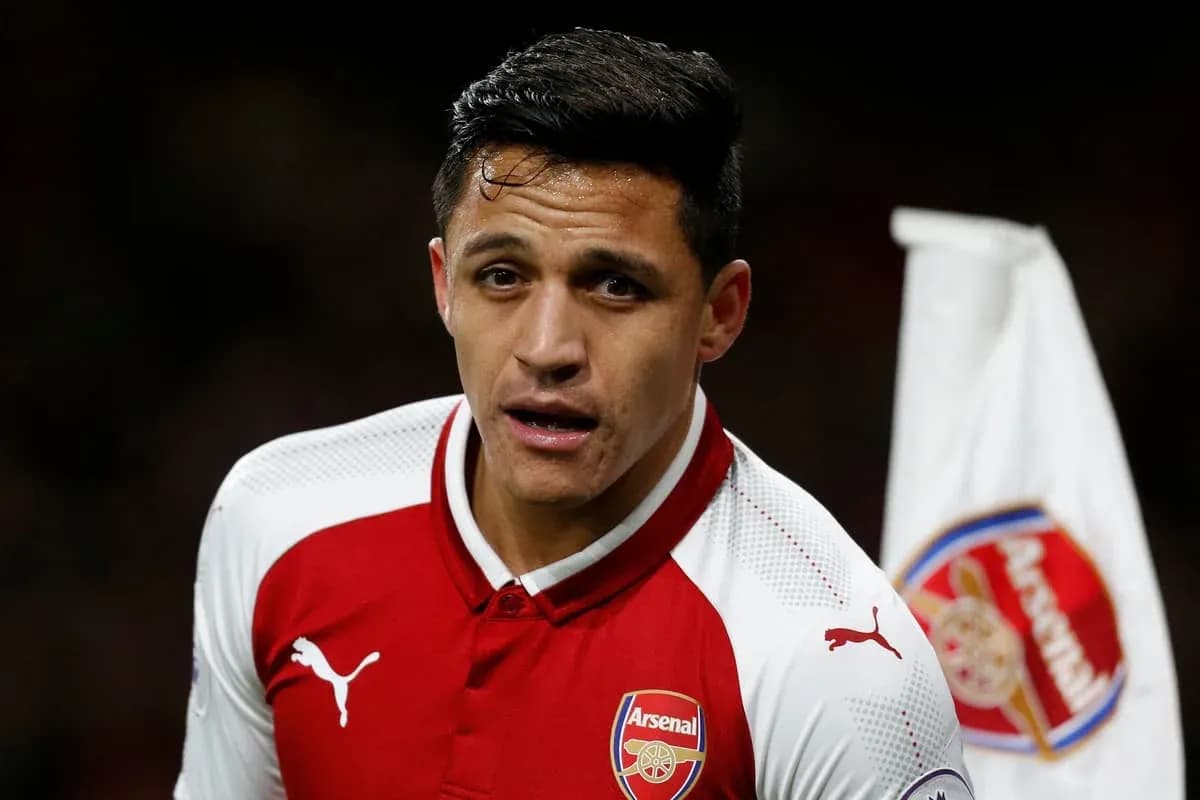 Player in Arsenal kit during match action Player in Arsenal kit during match action