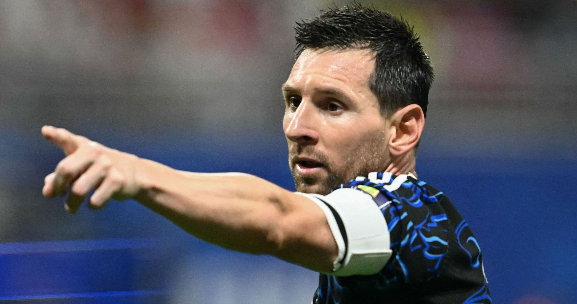 Lionel Messi Examines Jordan Pickford’s Penalty Notes After Argentina's World Cup Semi-Final Win Lionel Messi Examines Jordan Pickford’s Penalty Notes After Argentina's World Cup Semi-Final Win