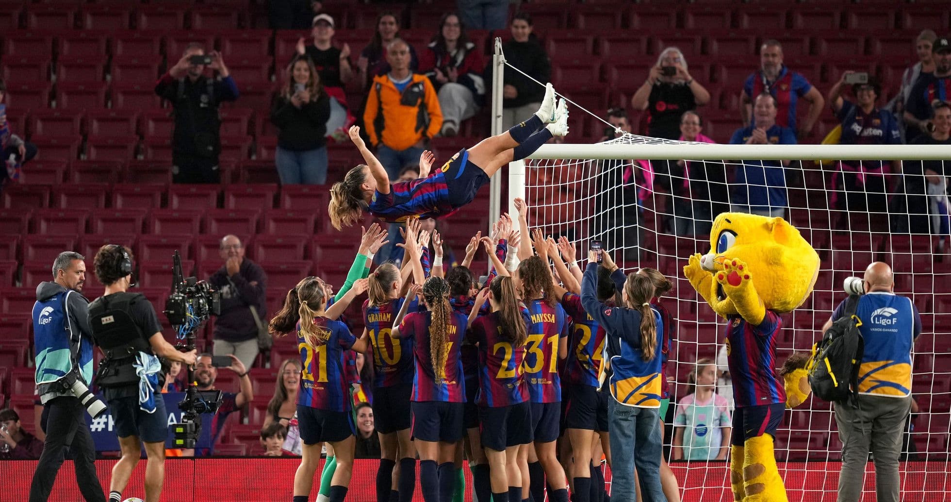 Claudia Pina Shines with Four Goals as Barcelona Thrashes Real Madrid 7-0 in El Clasico Claudia Pina Shines with Four Goals as Barcelona Thrashes Real Madrid 7-0 in El Clasico